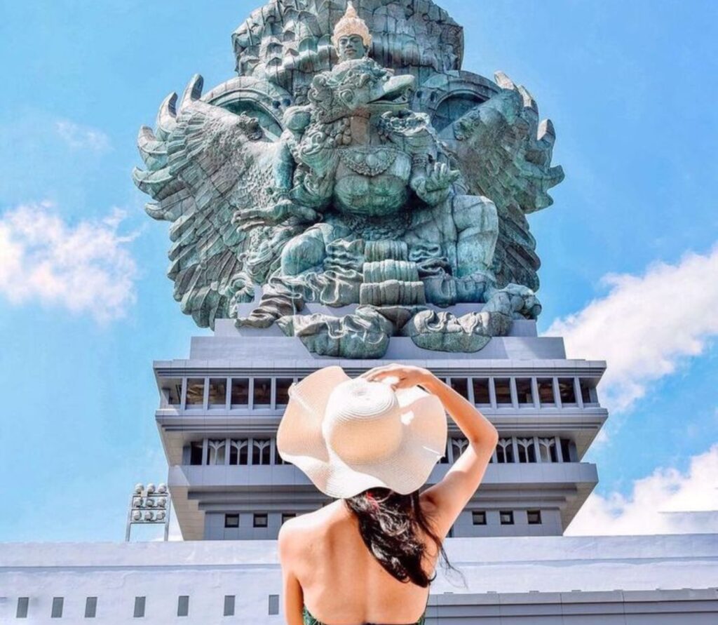 south-bali-Private-tour-uluwatu-parasailing